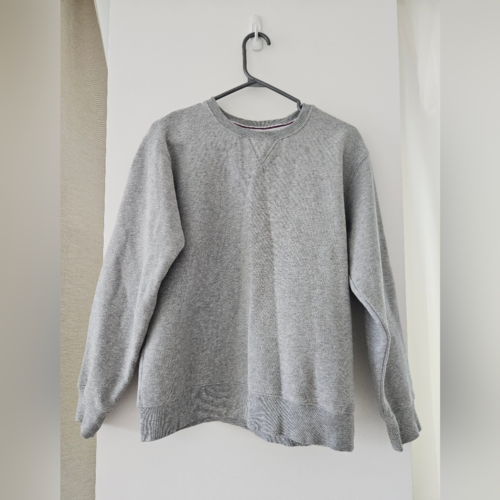 Aritzia Women's Gray Crewneck Sweatshirt